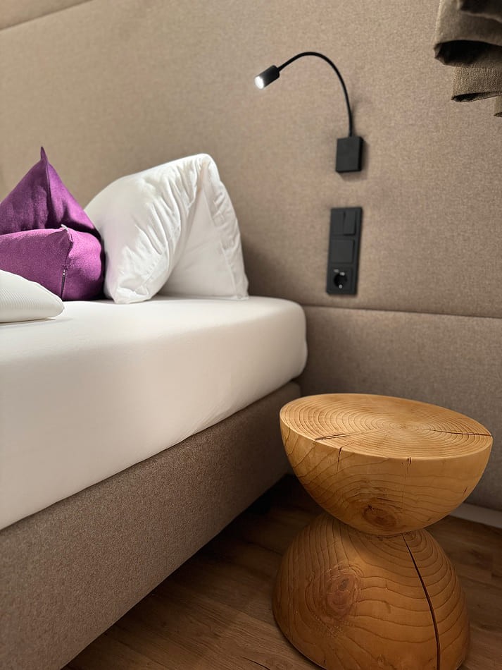 Liebevoll gestaltetes Schlafzimmer mit modernen Details im Premium Appartement F1/F2
