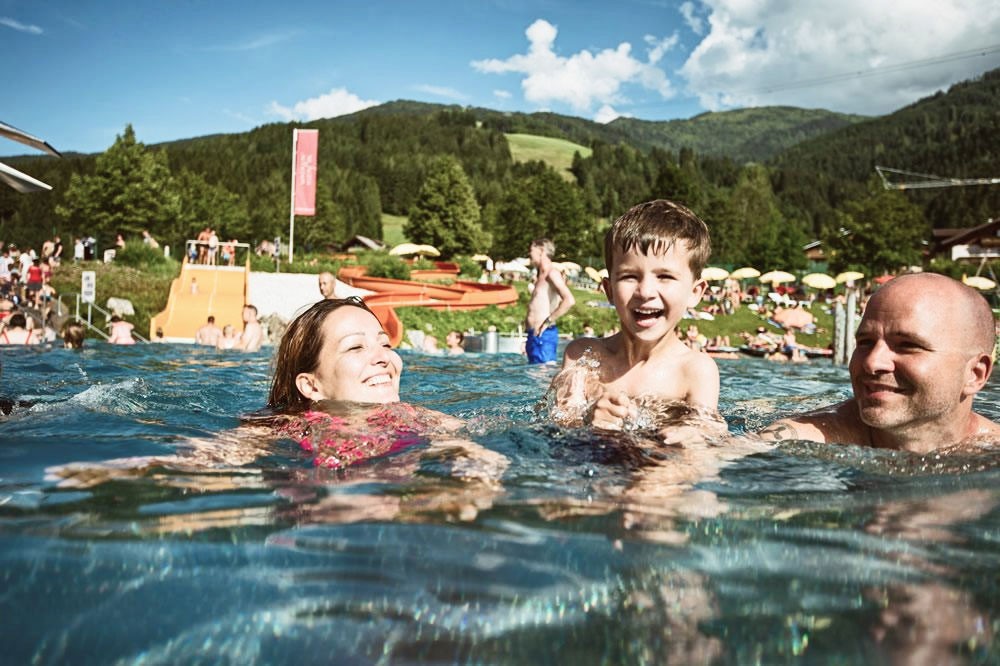 Badespaß für die ganze Familie in der Wasserwelt Wagrain