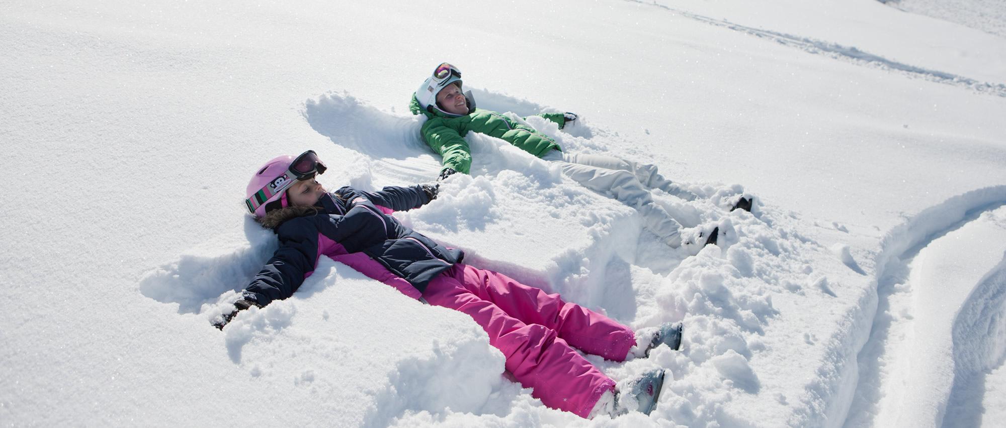 Spaß im Schnee im Familien-Skiurlaub in Wagrain