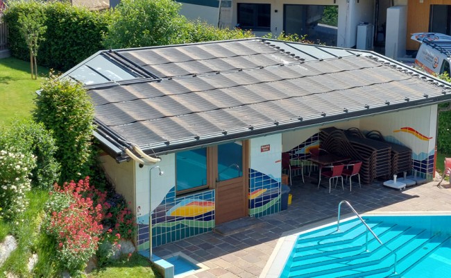 Solarheizung am Schwimmbad Dach