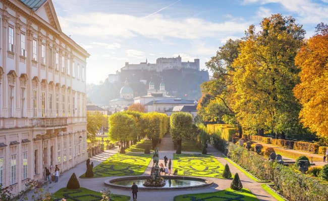 Mirabellgarten in Salzburg mit Blick auf die Festung Hohensalzburg